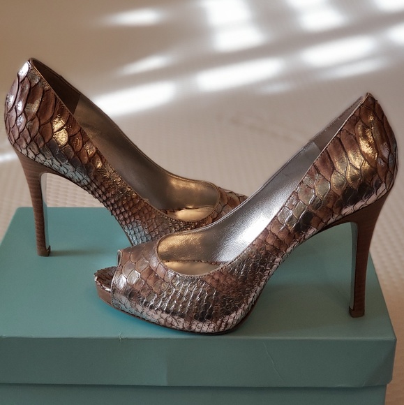 Guess by MARCIANO Metallic LILA Pumps Size 5.5 NIB - Picture 4 of 7